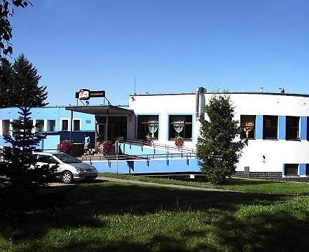 קלאטובי Hotel Rozvoj מראה חיצוני תמונה