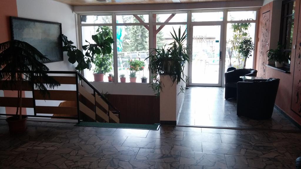 קלאטובי Hotel Rozvoj מראה חיצוני תמונה