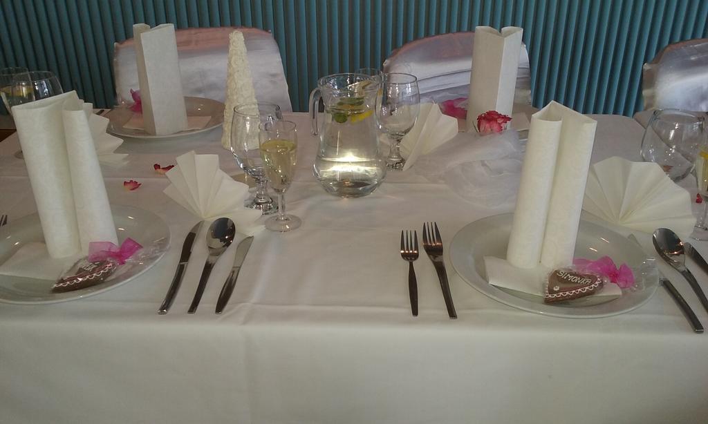 קלאטובי Hotel Rozvoj מראה חיצוני תמונה