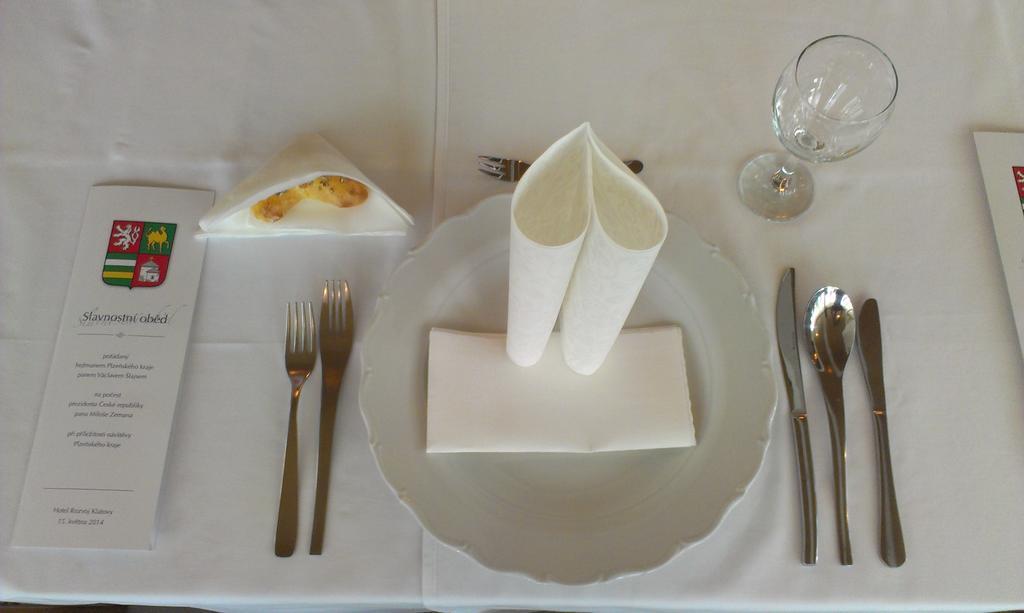 קלאטובי Hotel Rozvoj מראה חיצוני תמונה