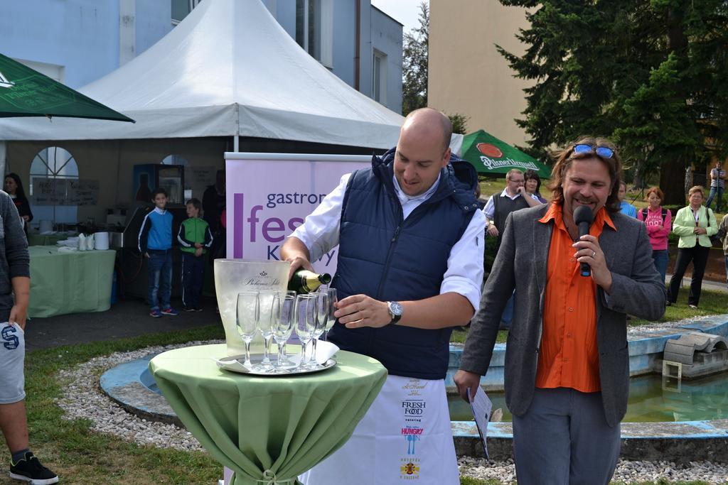 קלאטובי Hotel Rozvoj מראה חיצוני תמונה