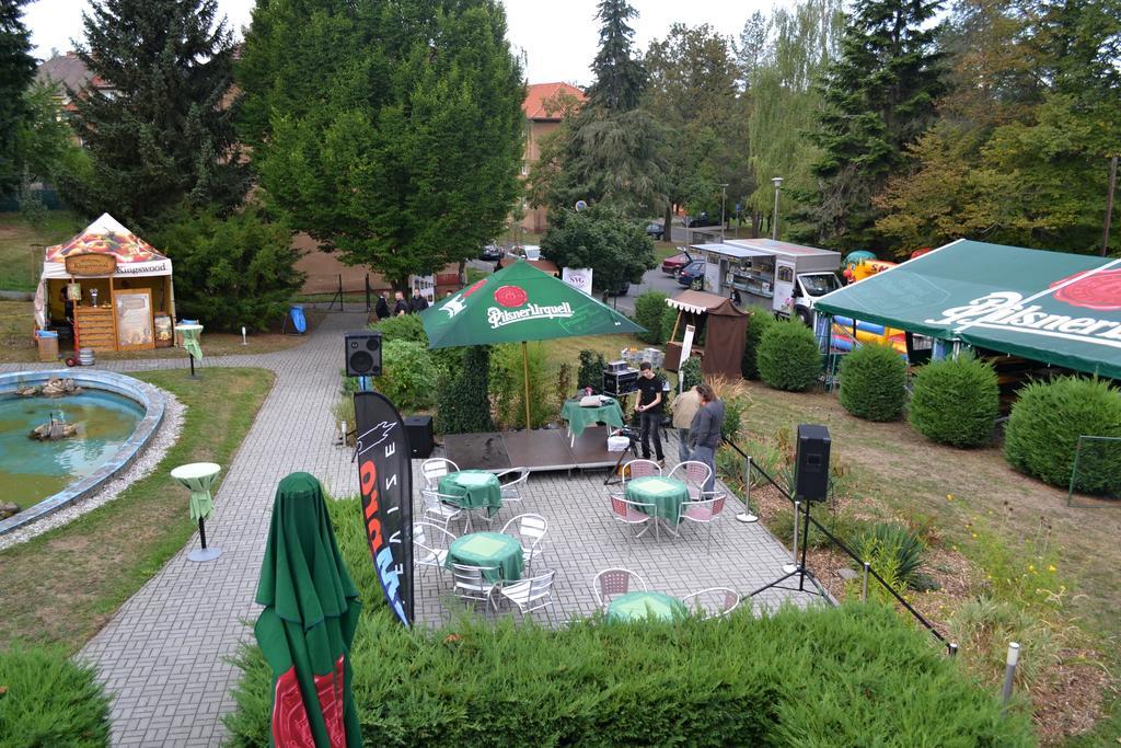 קלאטובי Hotel Rozvoj מראה חיצוני תמונה