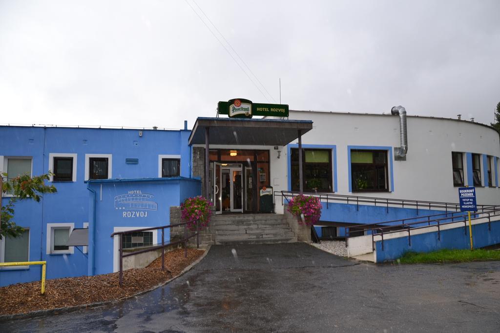קלאטובי Hotel Rozvoj מראה חיצוני תמונה