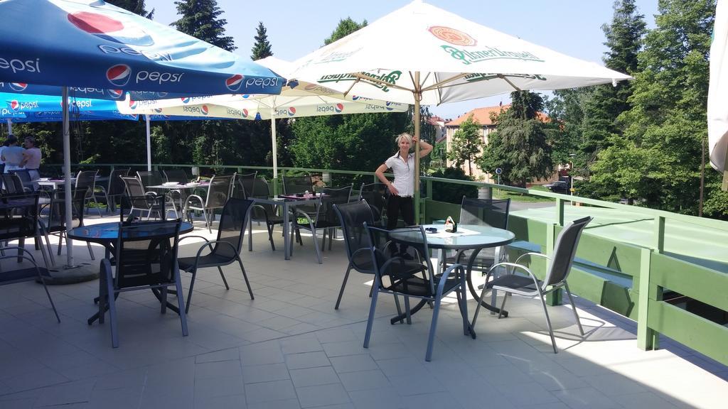 קלאטובי Hotel Rozvoj מראה חיצוני תמונה