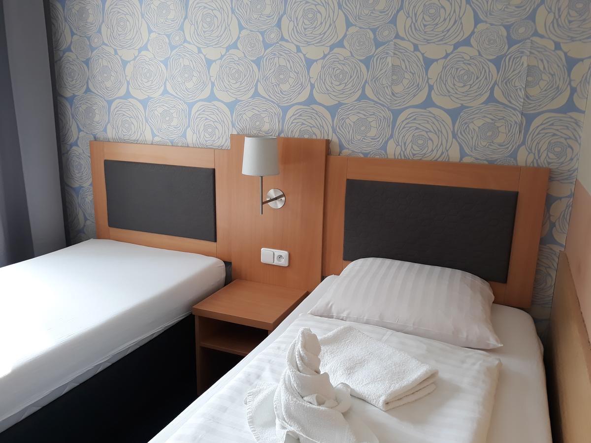 קלאטובי Hotel Rozvoj מראה חיצוני תמונה