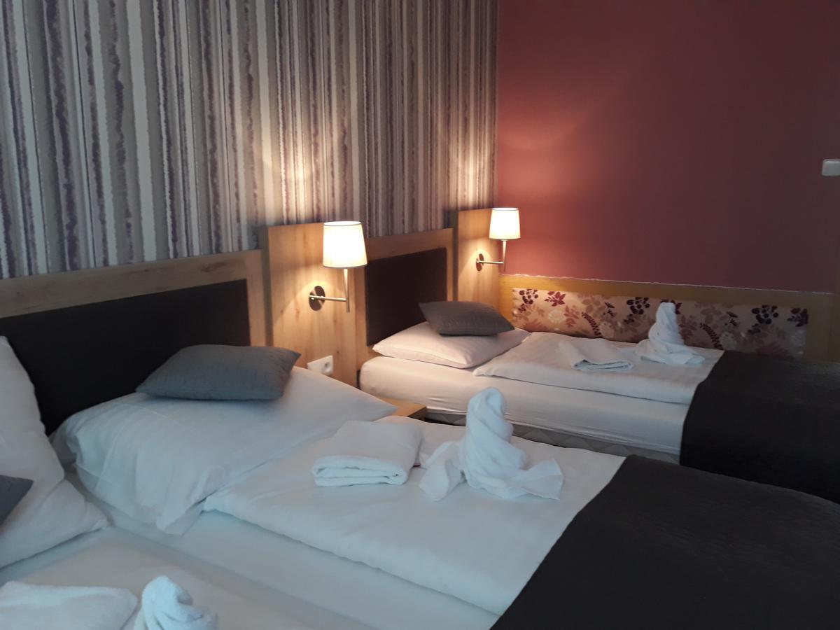 קלאטובי Hotel Rozvoj מראה חיצוני תמונה