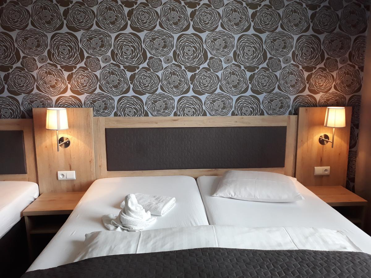 קלאטובי Hotel Rozvoj מראה חיצוני תמונה