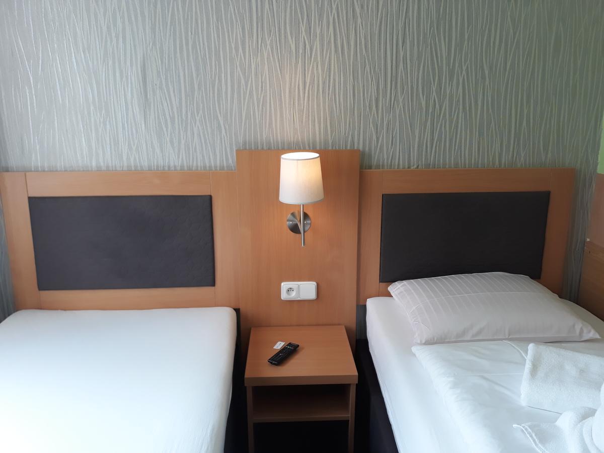 קלאטובי Hotel Rozvoj מראה חיצוני תמונה