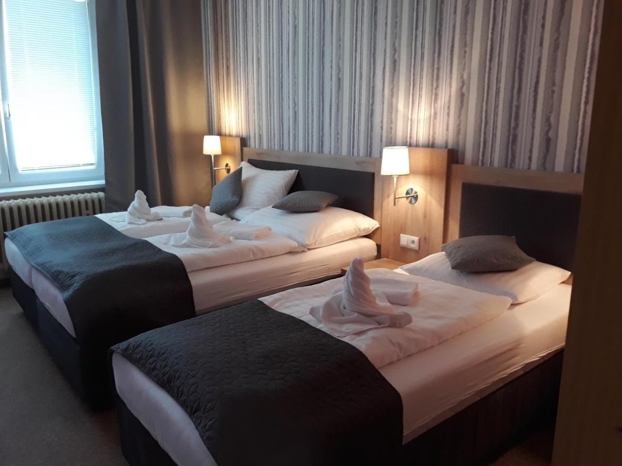 קלאטובי Hotel Rozvoj מראה חיצוני תמונה